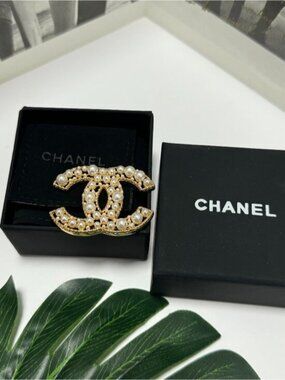 CHANEL Brooch